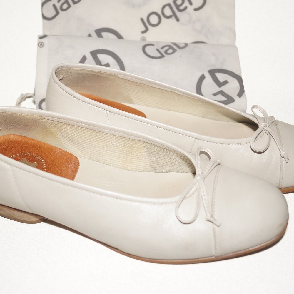 Gabor Cream Leather Ballerina Flats with Bow (Size 7)